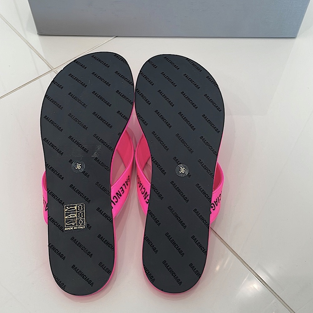 Balenciaga Logo Flip Flops - Picture 4 of 7